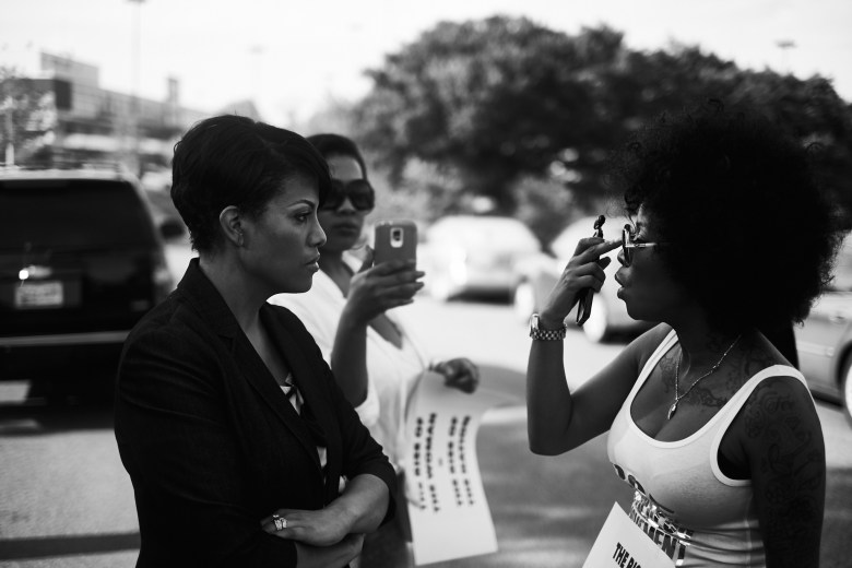 A woman speaks to former Baltimore Mayor Stephanie Rawlings-Blake.